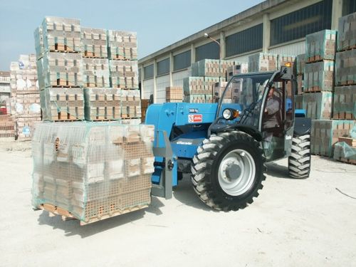 Телескопический погрузчик Genie GTH-3007 на складе