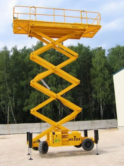 Дизельный ножничный подъемник Haulotte H 15 SX