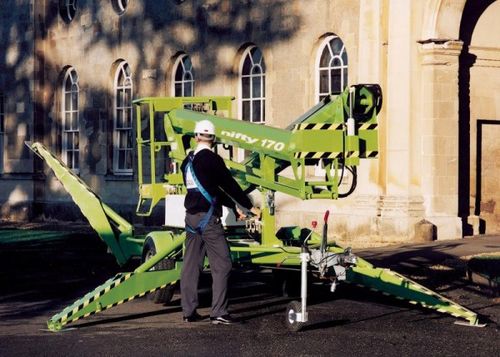 Монтаж прицепного подъемника Niftylift 170