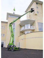 Фасадные работы с помощью коленчатого подъемника Niftylift HR21 Hybrid AWD