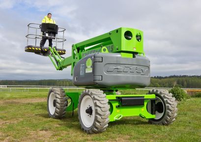 Самоходный коленчатый подъемник Niftylift HR15 4x4