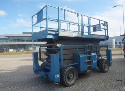 Дизельный ножничный самоходный подъемник Genie GS-5390 RT