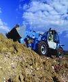 Телескопический погрузчик GTH-4017 SX набирает землю в ковш