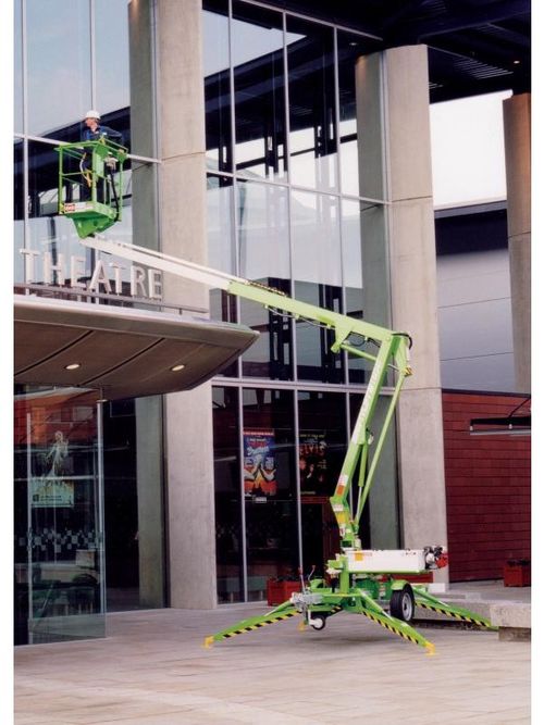 Монтаж при помощи подъемника Niftylift 120T